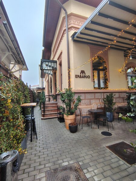 Tineretului, parcul Carol, cafenea si minihotel.