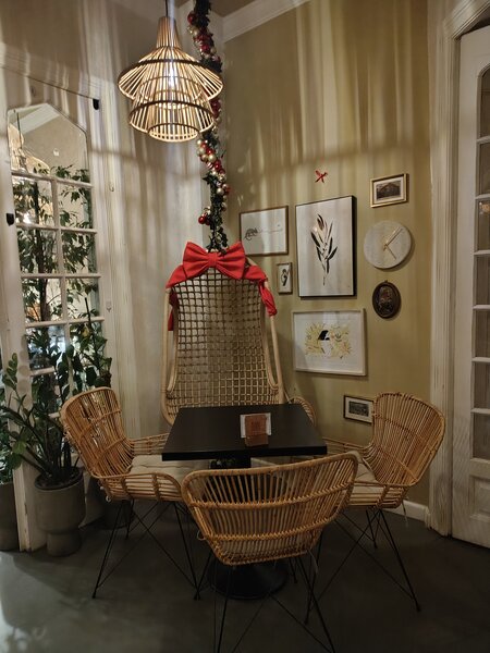 Tineretului, parcul Carol, cafenea si minihotel.