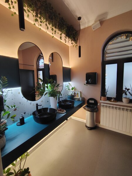 Tineretului, parcul Carol, cafenea si minihotel.