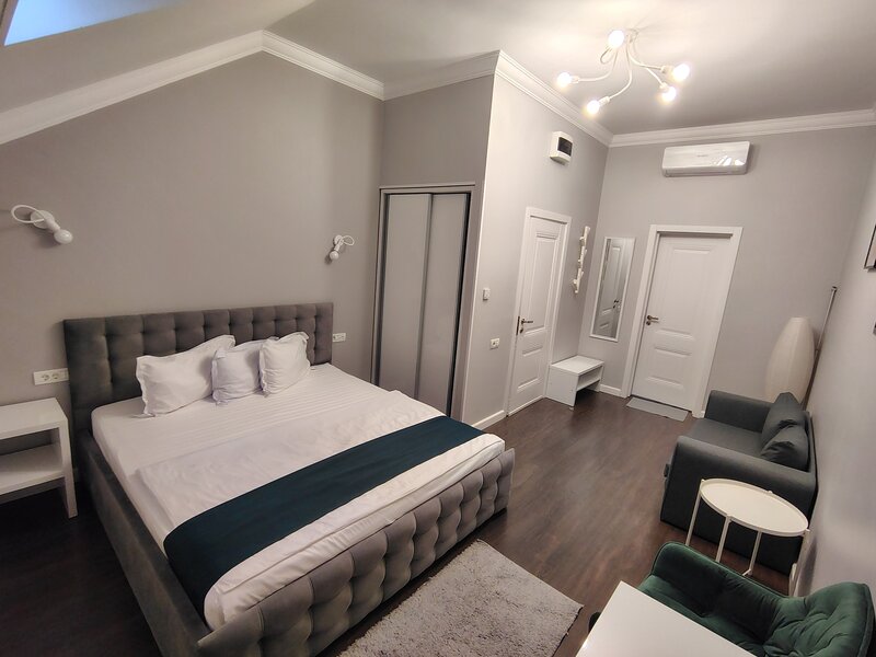 Tineretului, parcul Carol, cafenea si minihotel.