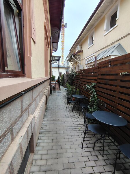 Tineretului, parcul Carol, cafenea si minihotel.